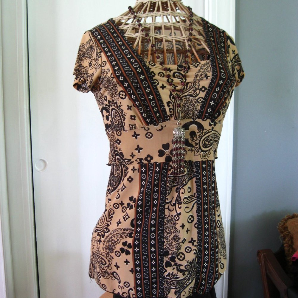 5/$25 Sale! Pink Eli printed top w/ built in sash.